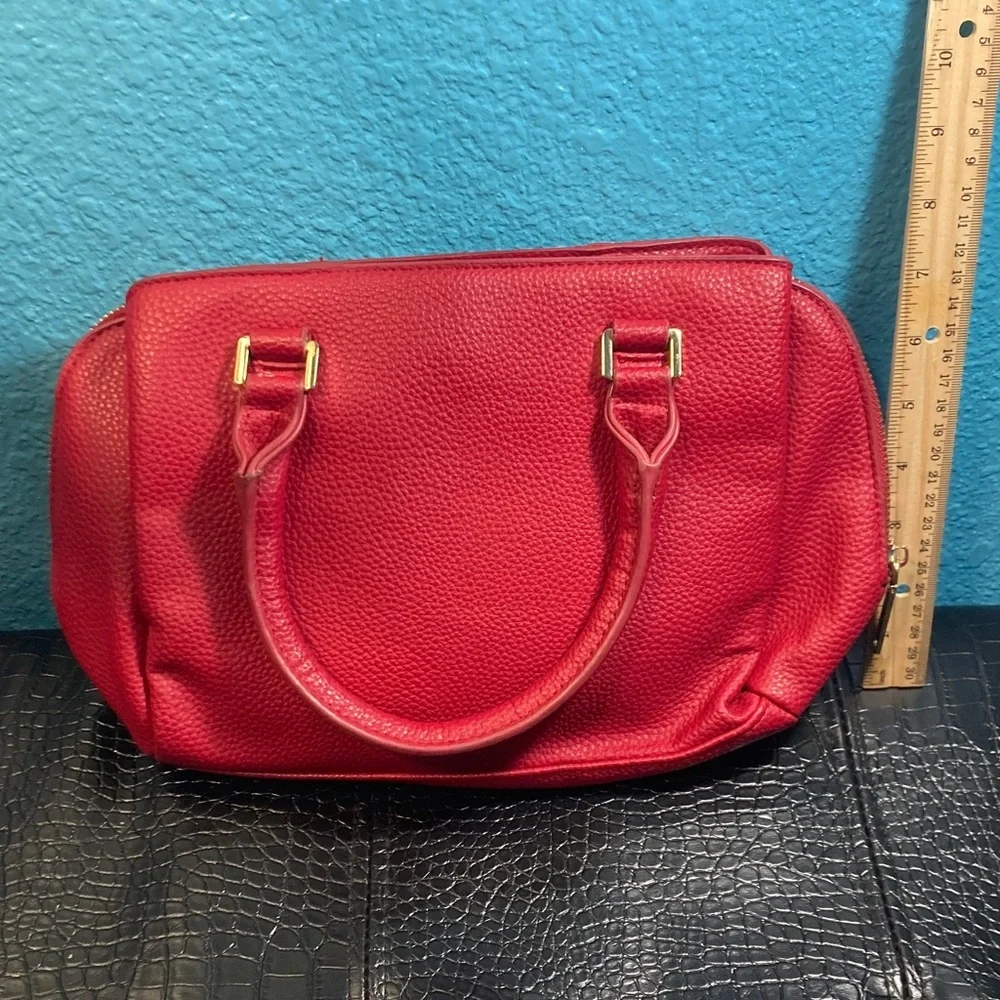 Steve Madden no visible